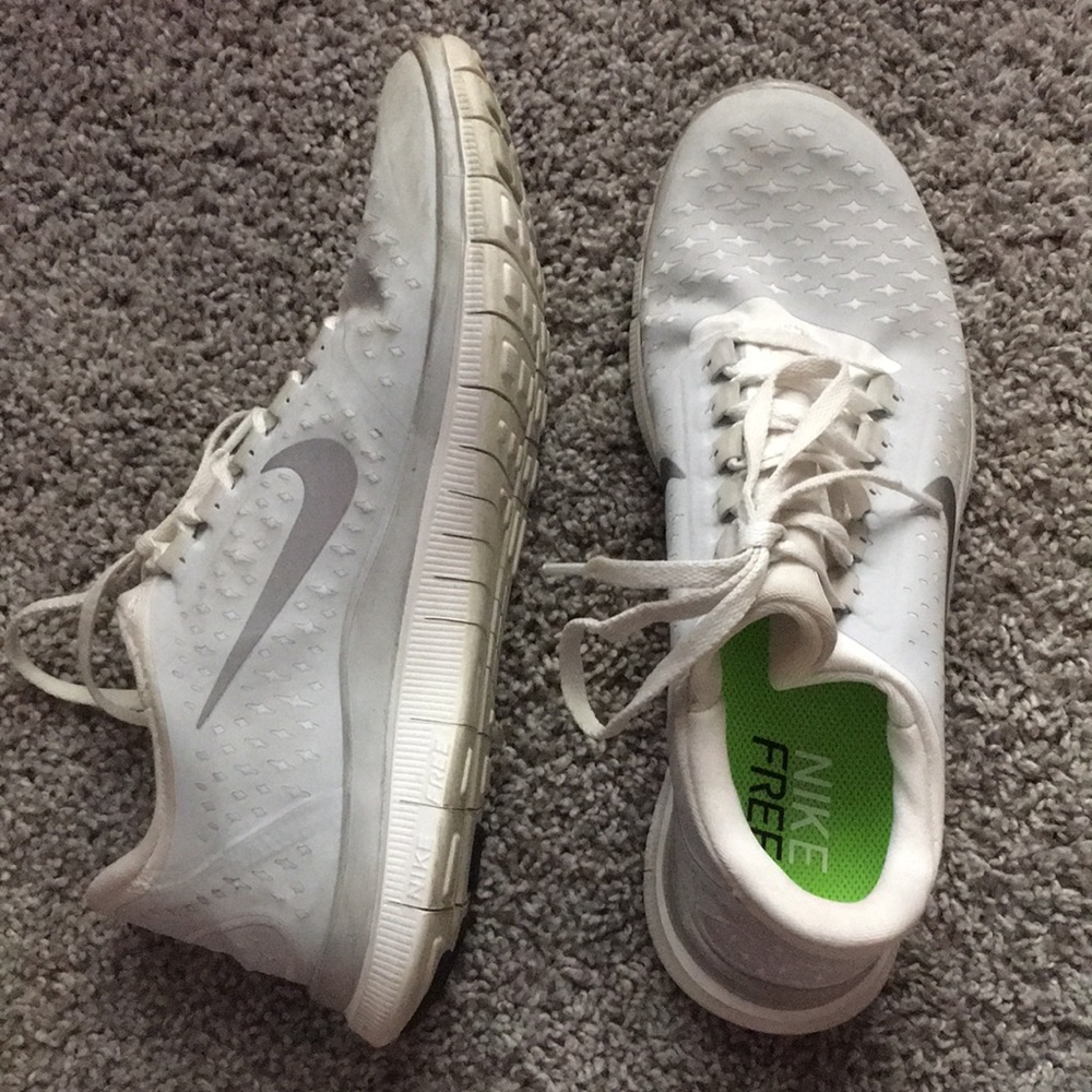 WHITE NIKE FREES